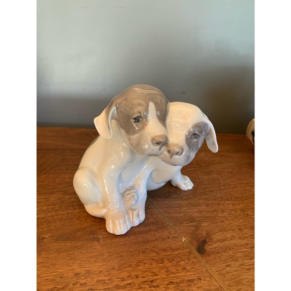 Vintage Royal Copenhagen Porcelain Puppies Figurine #260 circa 1960’s - Picture 8 of 9